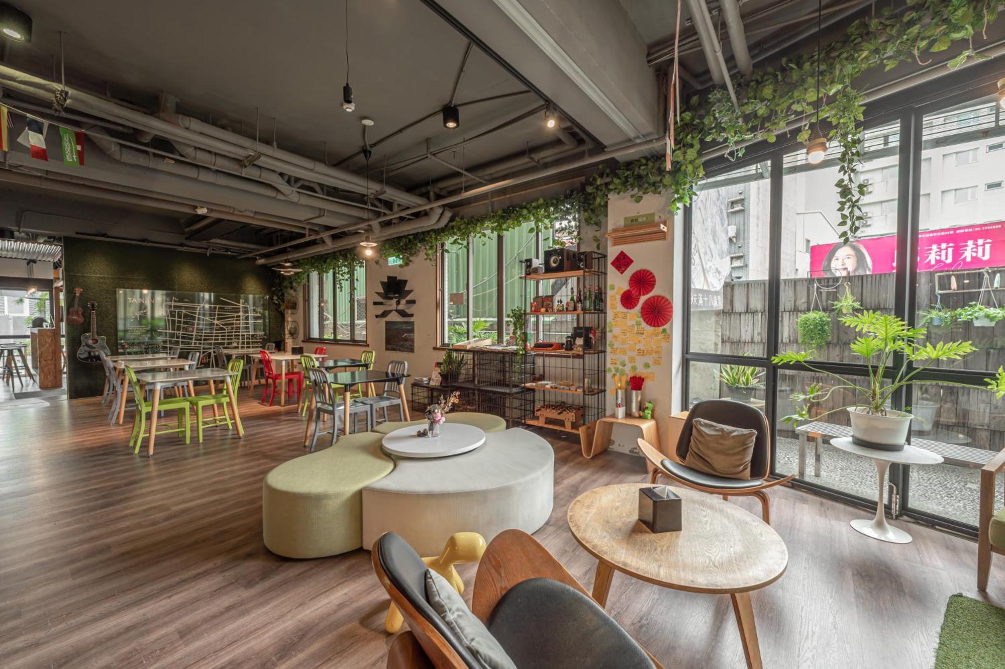Light Hostel - Tainan Exterior photo